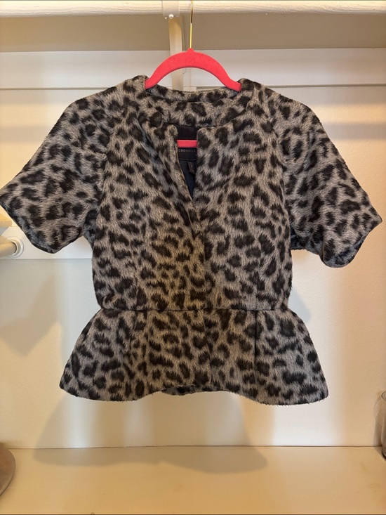 BCBGMaxAzria Jackets & Blazers - BCBGMaxAzria Gray and Black Leopard Print Peplum Top